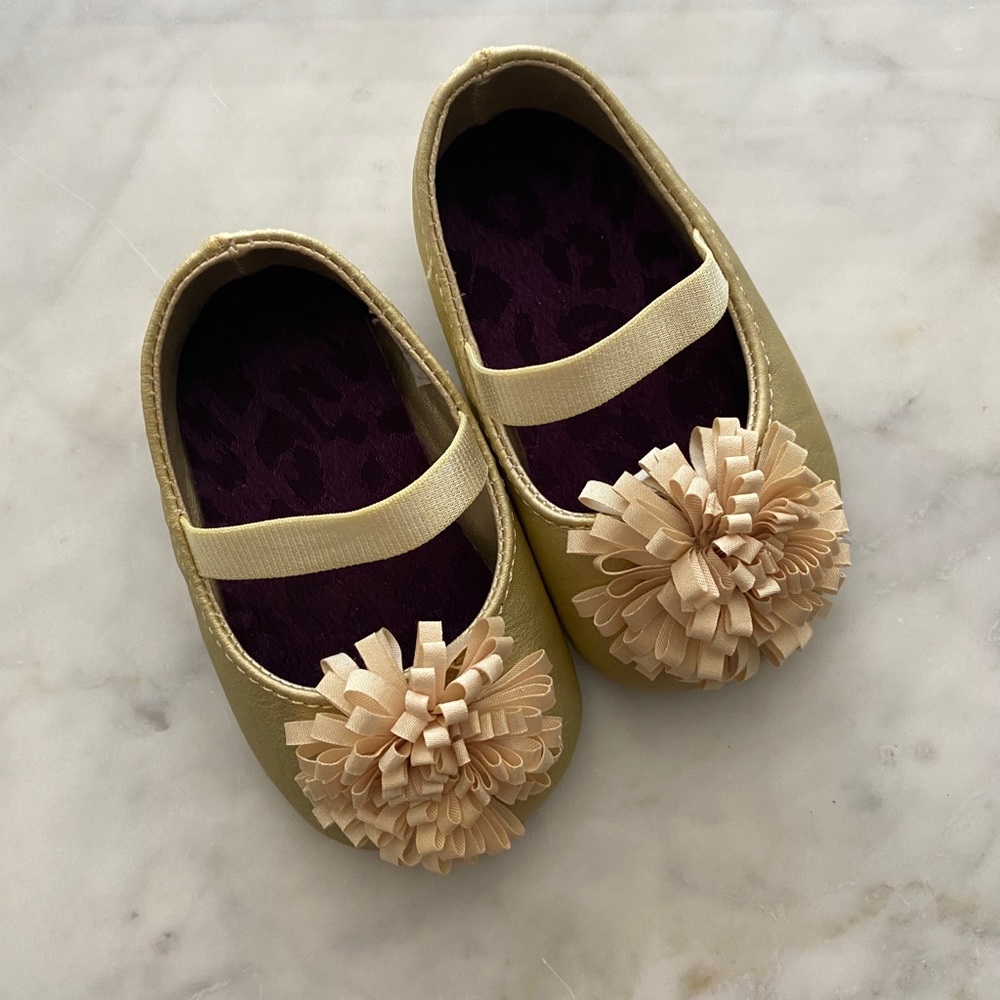 Size 2 NEW Infant Trimfoot Gold Soft Soles Shoes